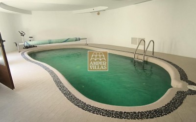 Fantástica villa con gran parcela, con privacidad y vistas al mar.